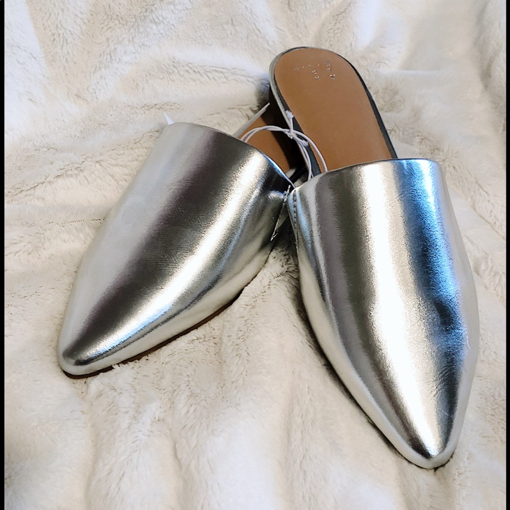 1 LEFT! NWT🎉 Women’s Slip On Pointed Silver Flats - Picture 2 of 5